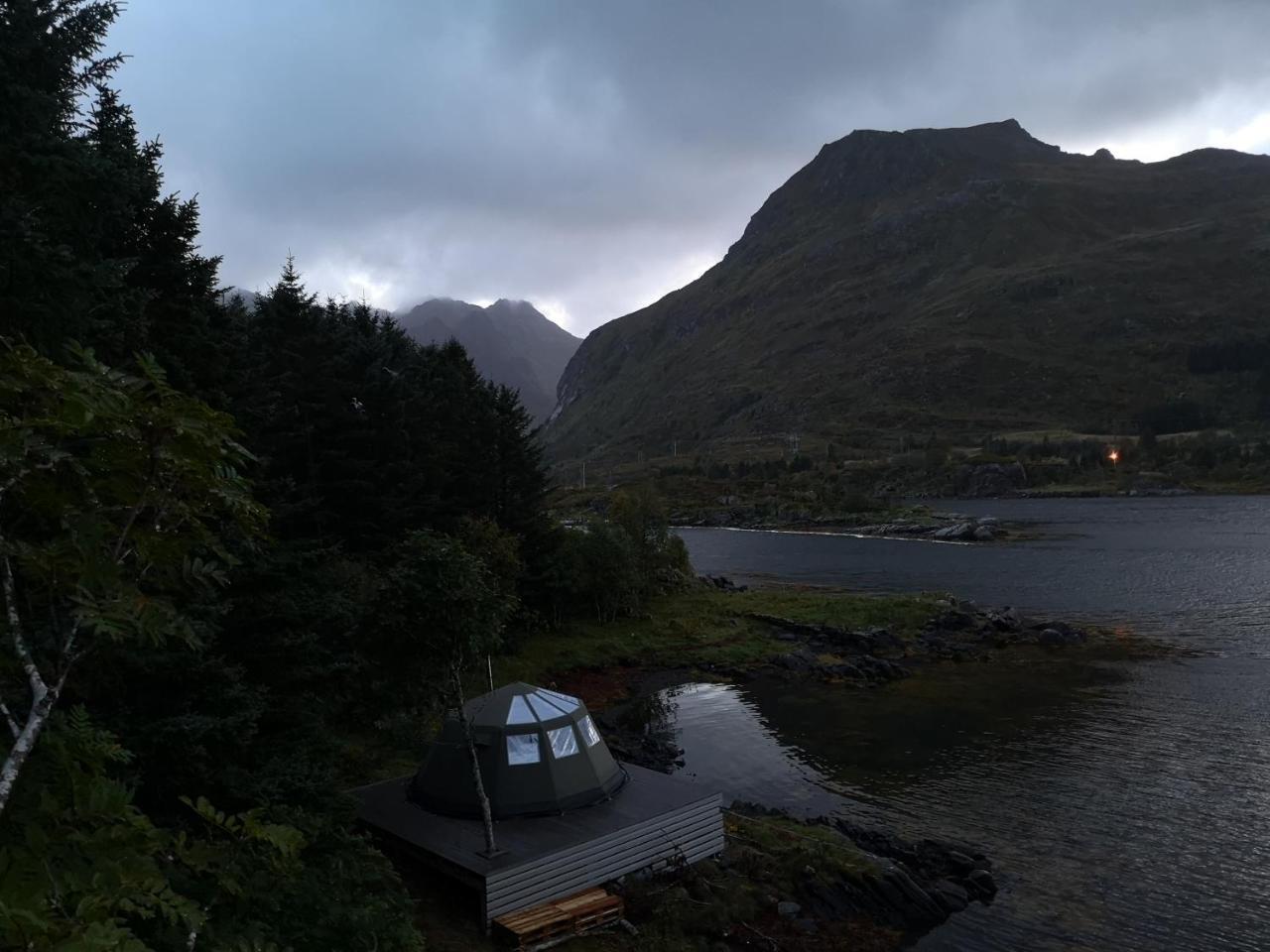 Flo Lofoten Eco Escape Hotel Valberg Exterior photo